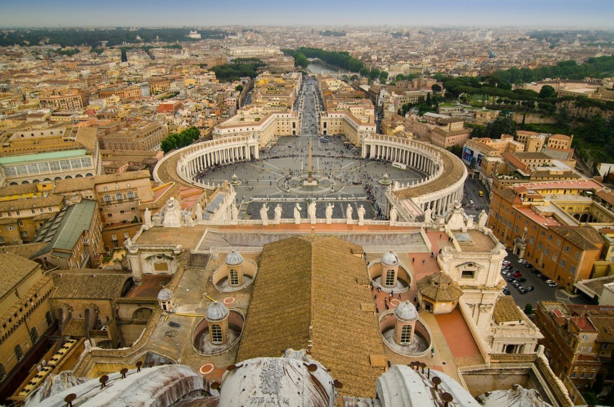 ESCAPE YOUR WORLD | 5 Curiosidades sobre El Vaticano - Castellamare